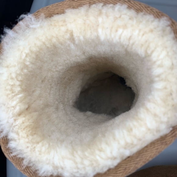 UGG Classic Short Sz 8 - Picture 9 of 12